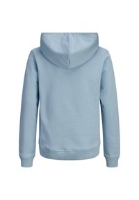 Svetlo modra kapuca s kengurujskim žepom, kapuco z vrvico in rebrastimi manšetami. Mehka tkanina z gladko teksturo in minimalističnim dizajnom.