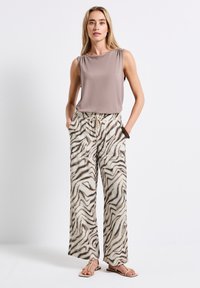 Street One WIDE CREPE - Trousers - beige