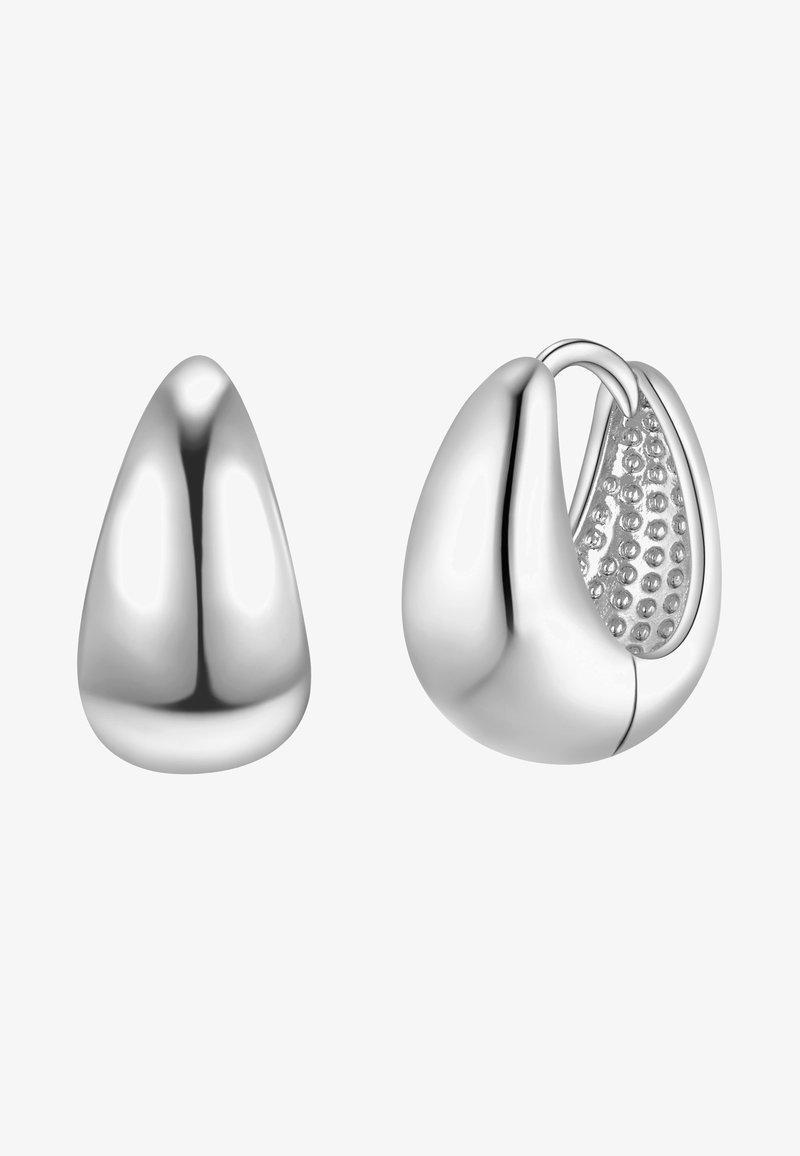 Sudraba auskari ar gludu asaru formu un teksturētu, punktētu iekšpusi vienā pusē, izceļot augstu spoguļotāju un atspoguļojošas virsmas.