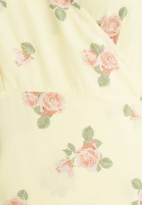 Glamorous Bloom WRAP AROUND DRESSES WITH TIE DETAIL - Vestido de dia - yellow/pink rose