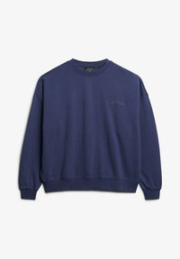 Granatowy sweter z okrągłym dekoltem, wykonany z miękkiej bawełny, z prążkowanymi mankietami i dołem, z dyskretnym haftowanym logo na piersi.