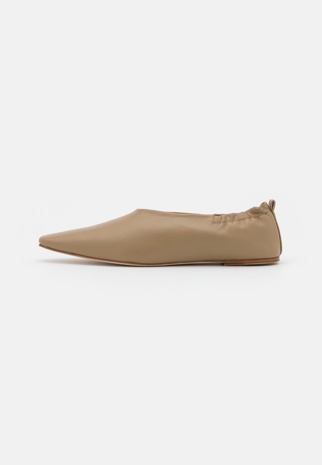 POINTY SQUARE - Slip-ons - beige