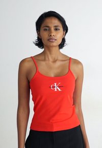 Calvin Klein Jeans MONOLOGO STRAPPY TANK  - Topp - fiery red