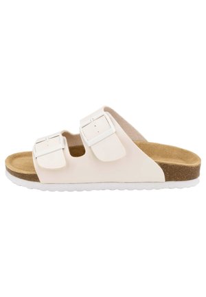 Hvid slip-on sandal med to justerbare spændestropper, brun polstret fodseng og hvid tekstureret sål, vist fra siden.