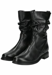Botas negras de cuero hasta el tobillo con parte superior suave y fruncida, cierre de cremallera lateral y tacón bajo. Textura lisa y diseño de punta redonda.