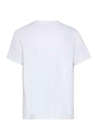 Biała koszulka z krótkim rękawem wykonana z bawełny, z klasycznym okrągłym dekoltem, gładką teksturą i bez widocznych wzorów lub akcentów.