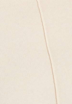 Lichtbeige stof met een geribbelde textuur, vertonend fijne verticale lijnen en een subtiele glans. Geen zichtbare patronen of hardwaredetails.