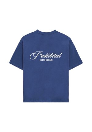 Maglietta in cotone blu con testo in bianco che recita "Proibito" e "10119 BERLINO" sul retro. Maniche corte e collo a giro.