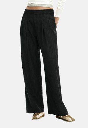 PLEATED  - Nadrágok - black