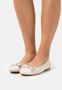 Tamaris Ballerine - ivory