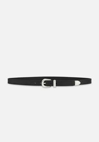 Cintura nera in pelle con una semplice fibbia argentata e un design elegante e piatto. Texture liscia con un'estremità appuntita.