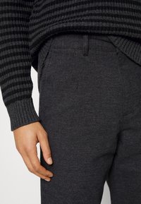 Selected Homme SLHSLIMTAPERED SWICH PANTS  - Calças - black