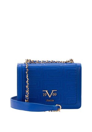 Blauwe leren crossbodytas met gouden kettingband en geperkt geometrisch patroon, voorzien van gouden "19V69 Italia" logo op de voorflap.