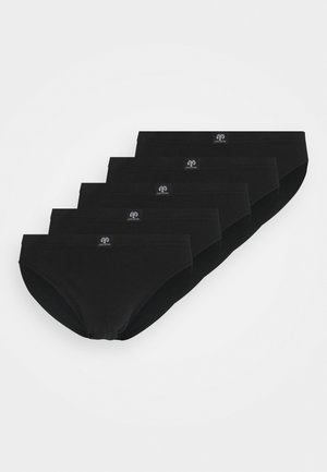 Paket mit fünf schwarzen Baumwollslips mit einer glatten Textur, elastischem Bund und kleinem Logo auf der Vorderseite. Klassisches Slip-Design.