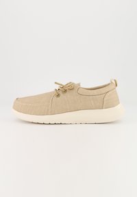 Beige Stoff-Sneaker mit strukturiertem Obermaterial, runder Zehenpartie, Schnürdesign und einer weißen Gummisohle. Mit minimalen Nähten und soften Akzenten.