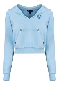 Jasnoniebieska krótka bluza z kapturem, wykonana z miękkiego materiału, z kapturem, kieszenią z przodu, postrzępionym dołem oraz subtelnym haftowanym logo na piersi.