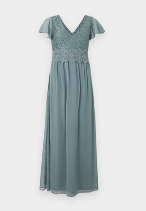 Robe longue bleu-vert doux avec corsage en dentelle florale, décolleté en V, manches évasées et jupe fluide s'étendant jusqu'au sol.
