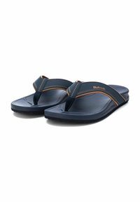 Chanclas de color navy con acentos marrones, suelas de caucho, plantilla texturizada y diseño de tira entre los dedos. Presenta el logotipo de la marca en la tira.