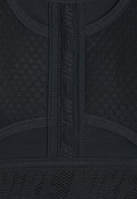 Nike Performance BRA - Vidēja atbalsta sporta krūšturis - black/dark smoke grey