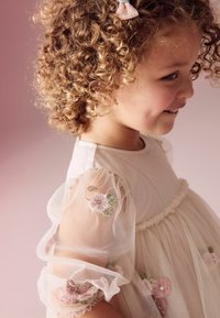 Next EMBROIDERED- REGULAR FIT - Cocktailkleid/festliches Kleid - cream