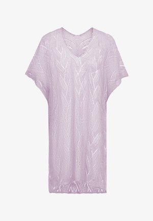 Lila kötött felső V-nyakkal, rövid ujjakkal és texturált chevron mintával. Könnyű, laza fazon, légáteresztő anyagból készült.