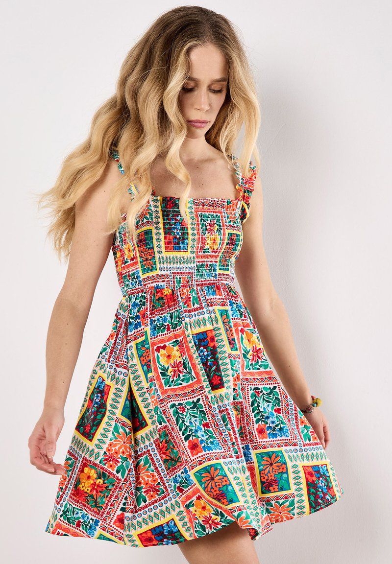 Apricot Vestido informal - white