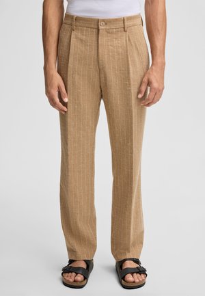 TOMEO - Stoffhose - ocker gestreift