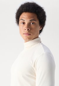 Tommy Hilfiger ROLL NECK TEE - Maglietta a manica lunga - ivory petal