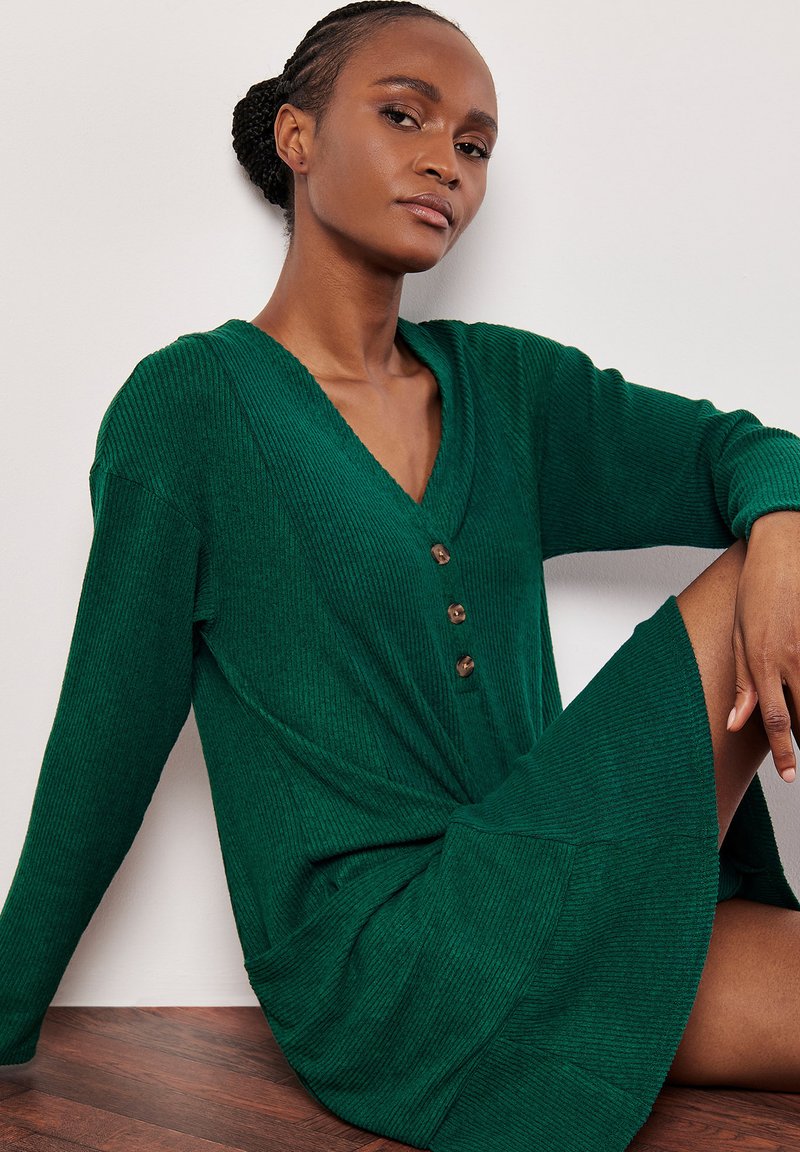 Apricot SOFT TOUCH - Jumper dress - green - Zalando