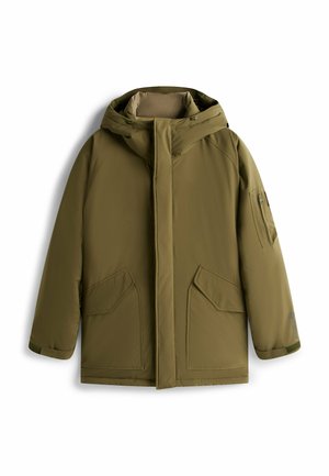 Olivgrüne, isolierte Parka mit Kapuze, Frontknopfleiste, großen Seitentaschen und einer Reißverschlusstasche am Arm. Glatte, matte Oberfläche.