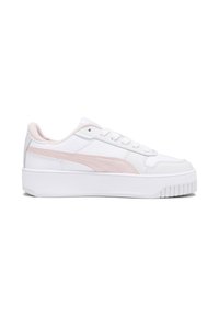 Sneaker bianco con superiore texturizzato, caratterizzato da dettagli rosa chiaro e una spessa suola in gomma bianca. Design con lacci e branding in contrasto.