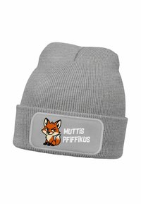 Gray knit beanie with a cuff. Features a cartoon fox illustration and text "MUTTIS PFIFFIKUS" on a light gray patch. Soft texture.