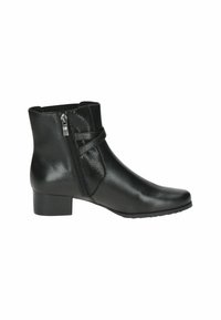 Botines negros de piel suave con cierre de cremallera lateral y una correa decorativa. Suela plana con un tacón cuadrado moderado.