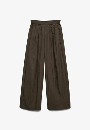 Pantalones de pierna ancha color marrón oscuro con cinturilla elástica y pliegues sutiles, confeccionados con tela ligera.