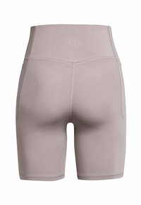 Shorts da biker atletici a vita alta in malva, con cuciture piatte e un piccolo logo Under Armour centrato sulla fascia posteriore.