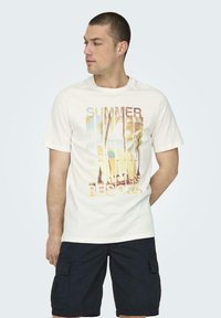 Only & Sons 2 PACK RUNDHALS KURZARM - T-Shirt print - braun grün