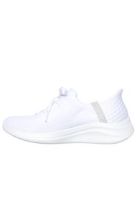 Weißer Sportschuh mit einem gestrickten Obermaterial, Schnürverschluss und einer strukturierten Ferse. Leichte Schaumsohle mit einem geschwungenen Design für Komfort.