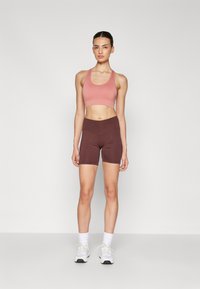 ONLY Play ONPDAISY-2 SEAM BRA  - Vidēja atbalsta sporta krūšturis - light mahogany