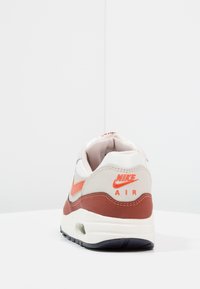 Nike Sportswear AIR MAX 1 - Sportcipő - sail/vintage coral/mars stone