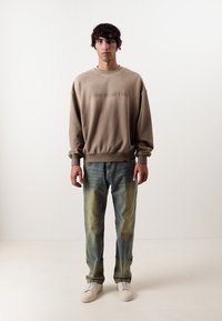 Don't Waste Culture ZIGA UNISEX - Calças de ganga folgadas - ocean sand