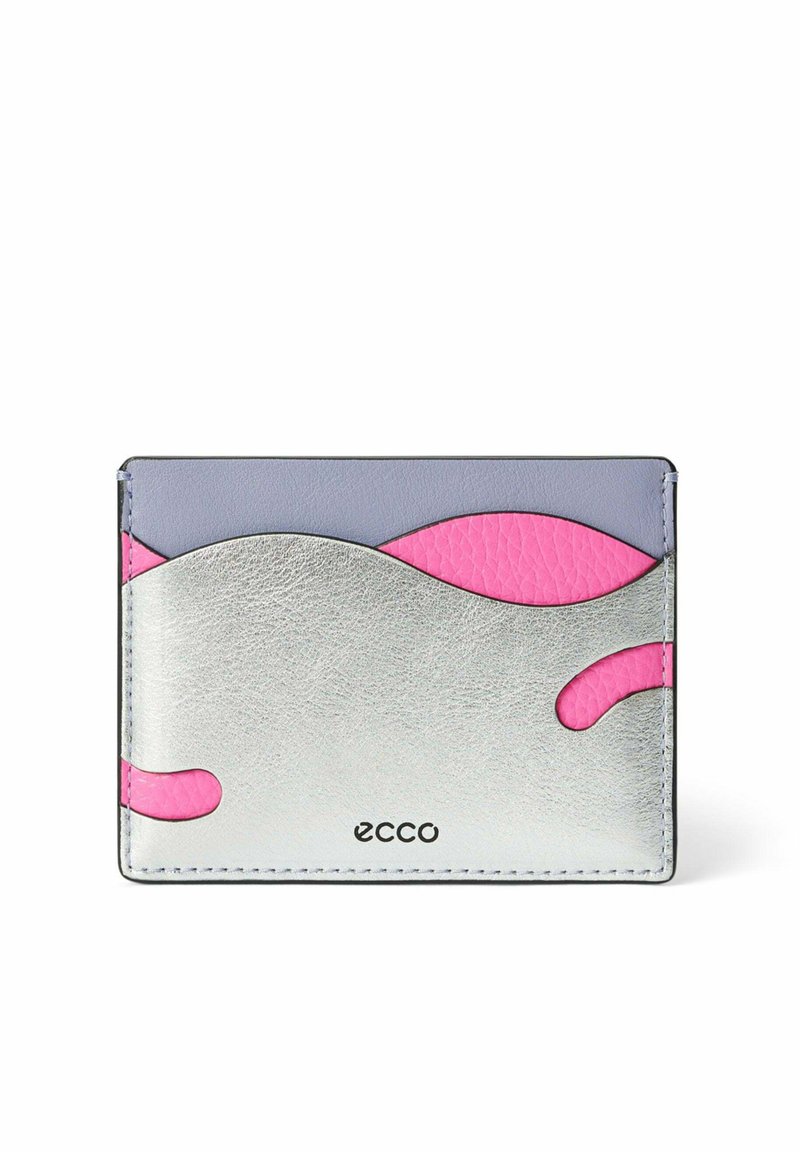 Portacarte in pelle argento con dettagli rosa e grigio. Presenta elementi di design curvi e un logo impresso nella parte inferiore. Texture liscia.