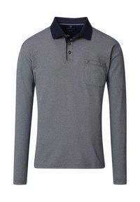 Koszula polo z długim rękawem w ciemnoszarym kolorze z granatowym kołnierzykiem. Posiada kieszeń na piersi oraz strukturalną tkaninę. Zapięcie na guziki z kontrastowym przeszyciem.