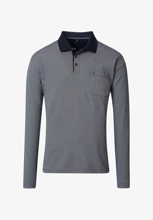 Koszula polo z długim rękawem w ciemnoszarym kolorze z granatowym kołnierzykiem. Posiada kieszeń na piersi oraz strukturalną tkaninę. Zapięcie na guziki z kontrastowym przeszyciem.