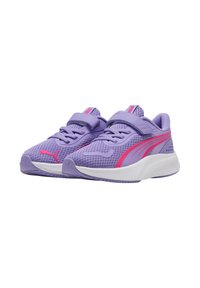 Paarse mesh sportschoenen met roze accenten, voorzien van een klittenbandstrap, gevoerde kraag en een witte rubberen zool.