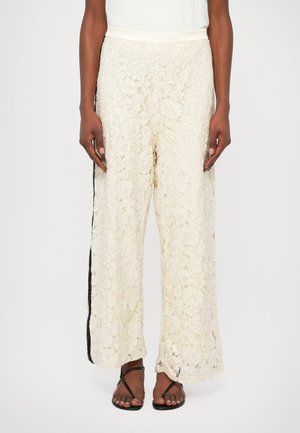 STRAIGHT PANTS - Pantalon classique - herbal milk