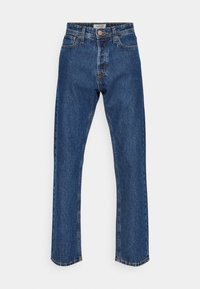 Jeans de mezclilla de azul oscuro con cintura alta y pierna recta. Presentan un cierre de botón, cinco bolsillos y costuras en contraste.
