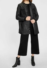 Gipsy by Mauritius Abrigo corto - black