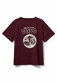 Bordeauxrotes Baumwoll-T-Shirt mit einem runden Discokugel-Graphic und dem Text "Treffen wir uns in der DISCO" in Weiß, kurzen Ärmeln und einem Rundhalsausschnitt.