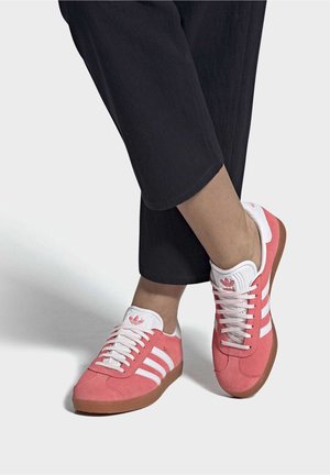 Baskets basses - red