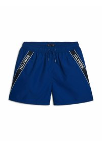 Pantaloncini da bagno blu con vita elasticizzata e cordino, dotati di pannelli laterali neri con il testo "HILFIGER" in bianco. Tessuto morbido.